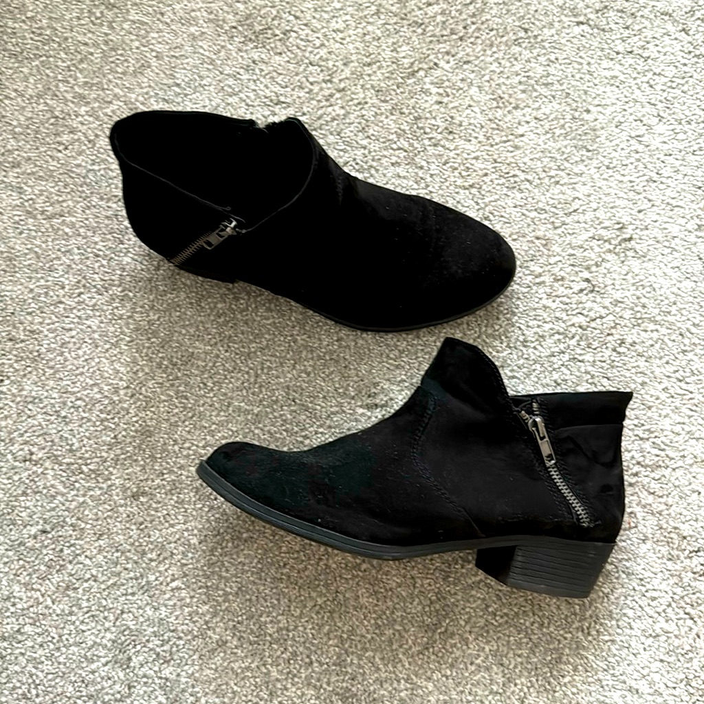 Sun & Stone Women's Adelinee Double Zip Ankle Booties. Black. Size 9.5 W